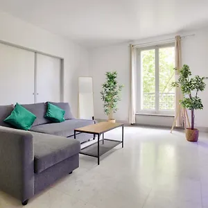 2 Bedrooms Tour Eiffel Rapp Apartamento